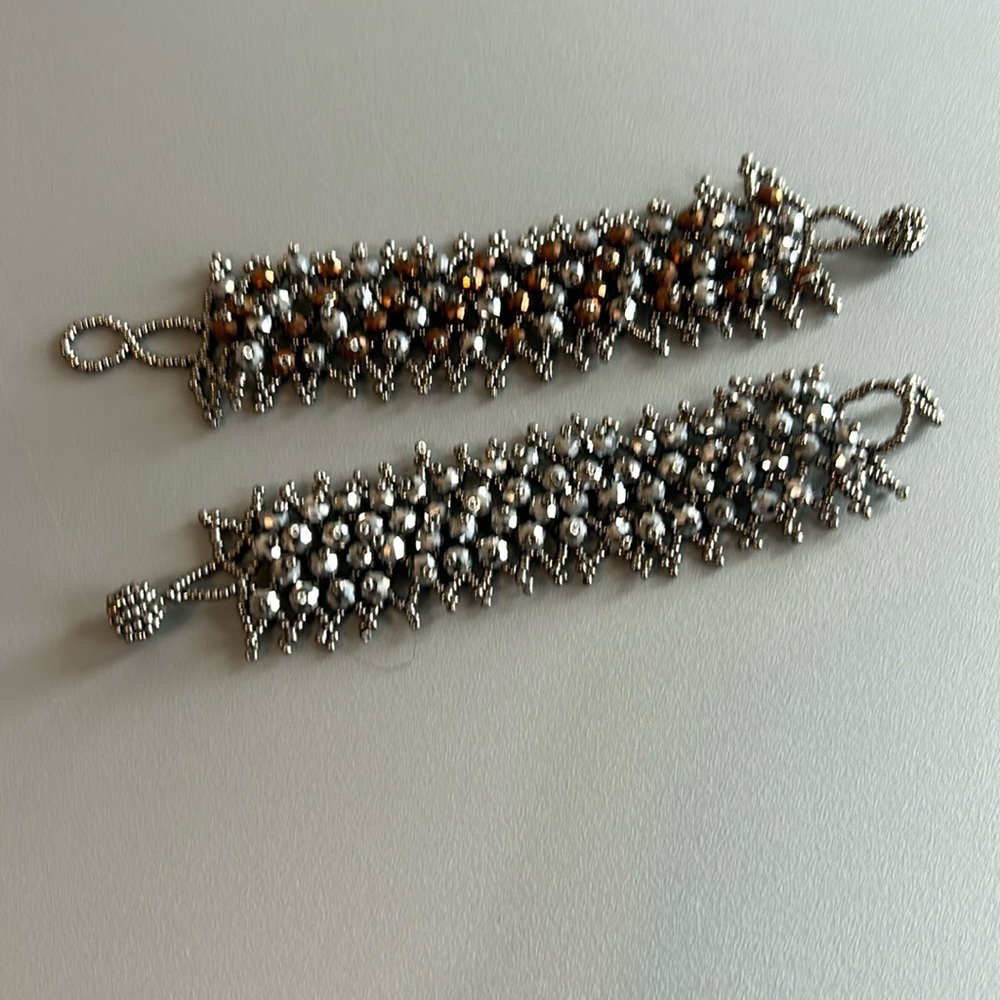 Beautiful elastic beaded bracelets. The price is for each piece.
